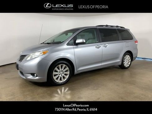 Used 2013 Toyota Sienna XLE AWD/4WD image 1