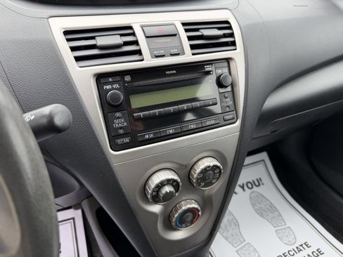Used 2009 Toyota Yaris Sedan image 12
