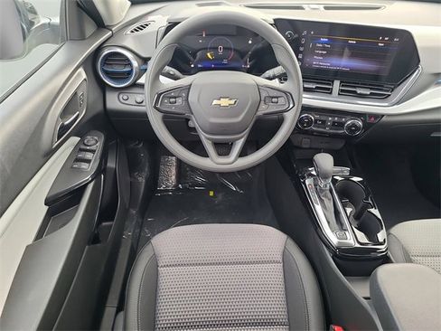 New 2026 Chevrolet Trax LT image 17