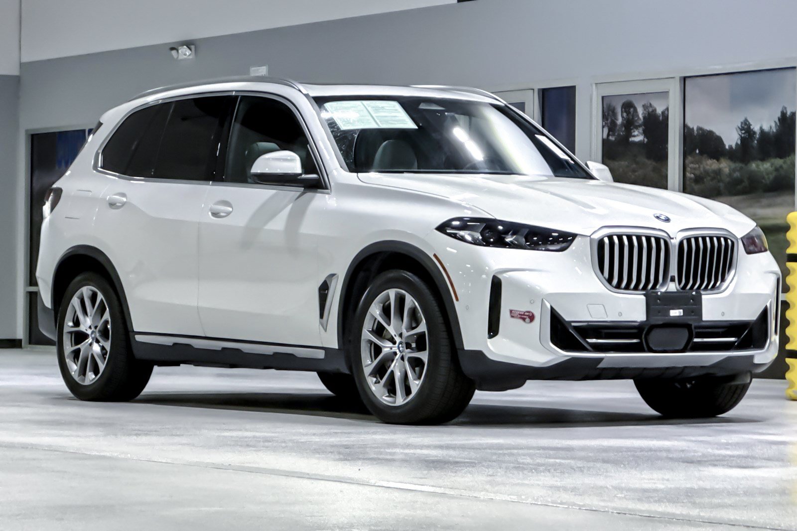 Used 2024 BMW X5 xDrive50e w/ Parking Assistance Package AWD/4WD image 7