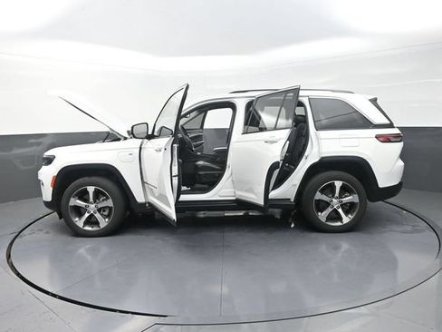Used 2023 Jeep Grand Cherokee 4WD 4xe image 32