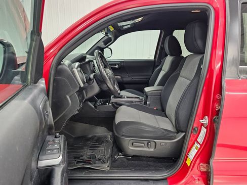 Used 2021 Toyota Tacoma TRD Sport AWD/4WD image 11