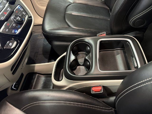 Used 2024 Chrysler Pacifica Touring-L FWD image 23