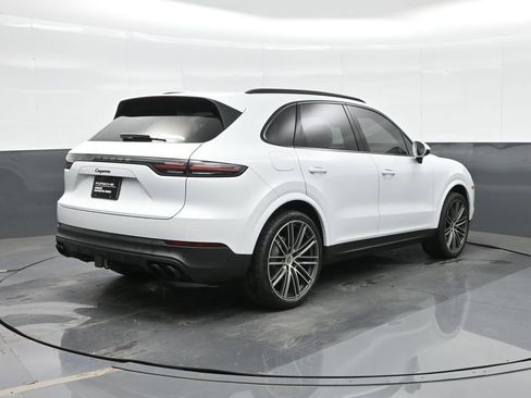 Certified 2023 Porsche Cayenne Platinum Edition AWD/4WD image 7