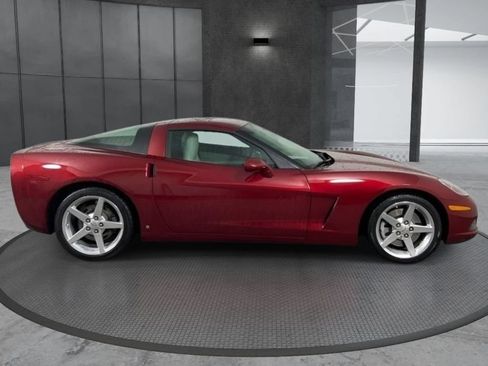 Used 2006 Chevrolet Corvette Coupe w/ Preferred Equipment Group RWD image 4