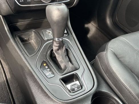 Used 2021 Jeep Cherokee Latitude Lux w/ Comfort/Convenience Group image 16