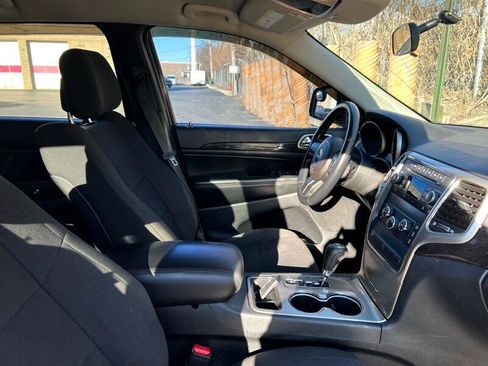 Used 2011 Jeep Grand Cherokee Laredo image 18