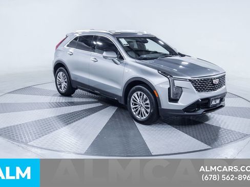 Used 2025 Cadillac XT4 Premium Luxury FWD image 11