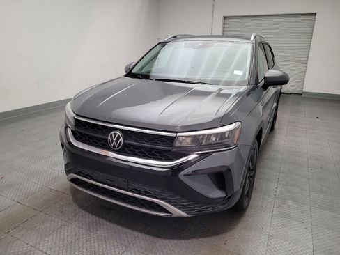 Used 2023 Volkswagen Taos SE w/ Panoramic Sunroof Package FWD image 15