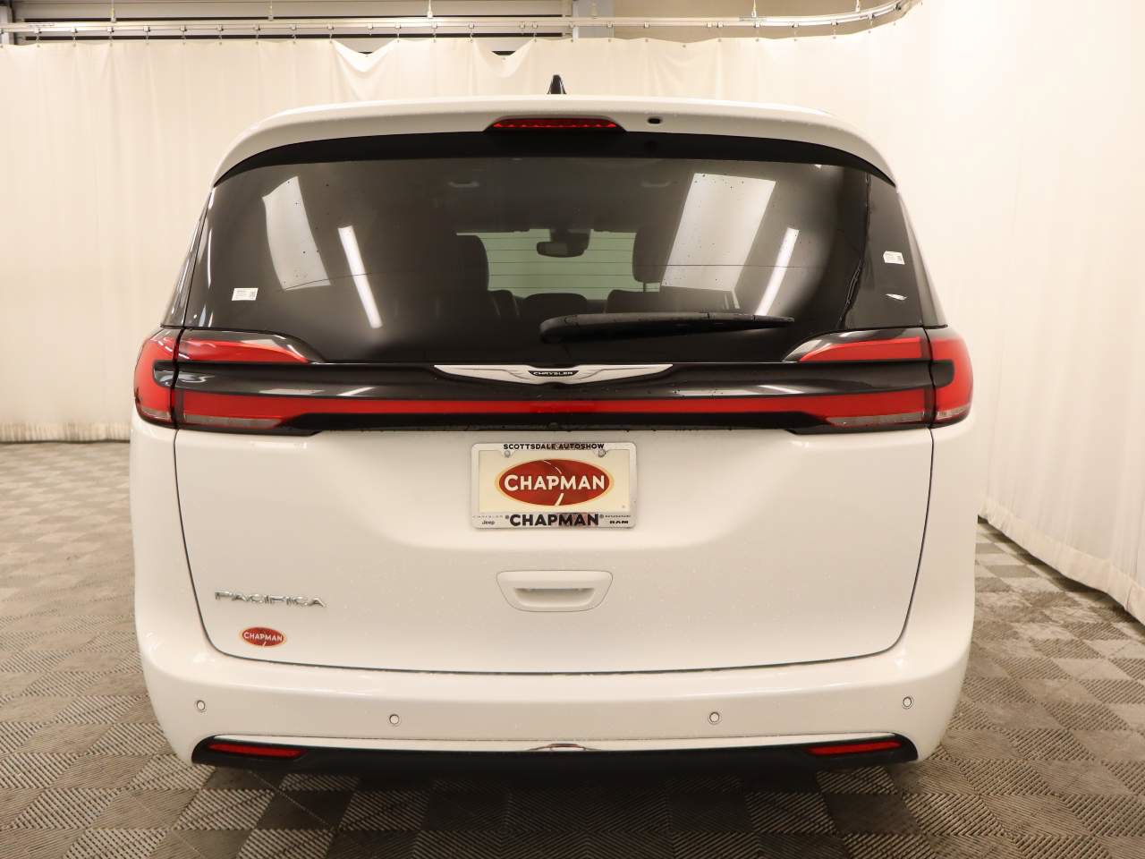 Used 2024 Chrysler Pacifica Touring-L FWD image 5