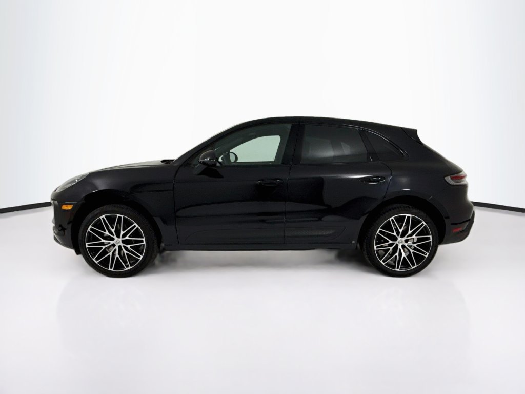Certified 2026 Porsche Macan AWD/4WD image 2