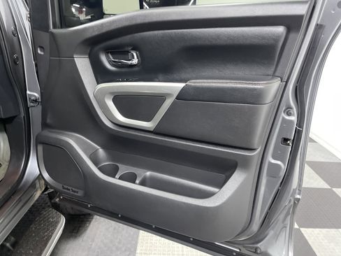 Used 2016 Nissan Titan SL image 23