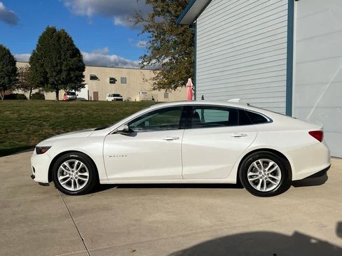 Used 2017 Chevrolet Malibu LT image 2