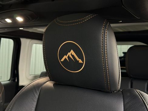 Used 2025 Jeep Wrangler Unlimited Sahara w/ Safety Group image 22