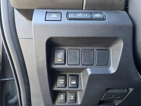 Used 2023 Nissan Frontier PRO-4X w/ Technology Package image 11