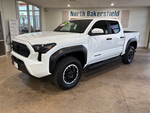 Certified 2025 Toyota Tacoma TRD Off-Road AWD/4WD image 1
