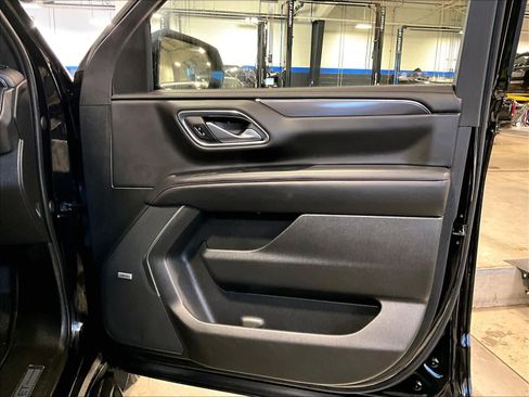 Used 2022 Chevrolet Suburban RST w/ Luxury Package image 12