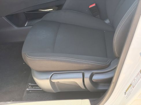 Used 2024 Nissan Rogue S FWD image 18