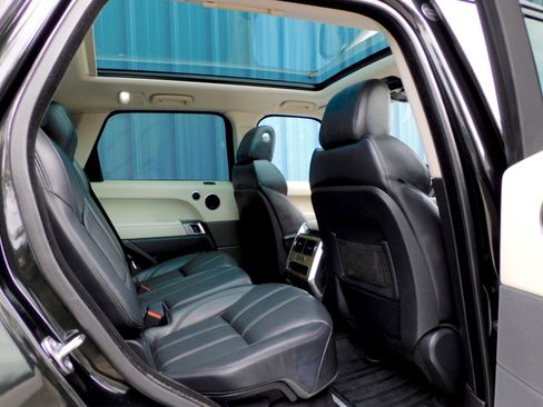 Used 2016 Land Rover Range Rover Sport HSE image 18