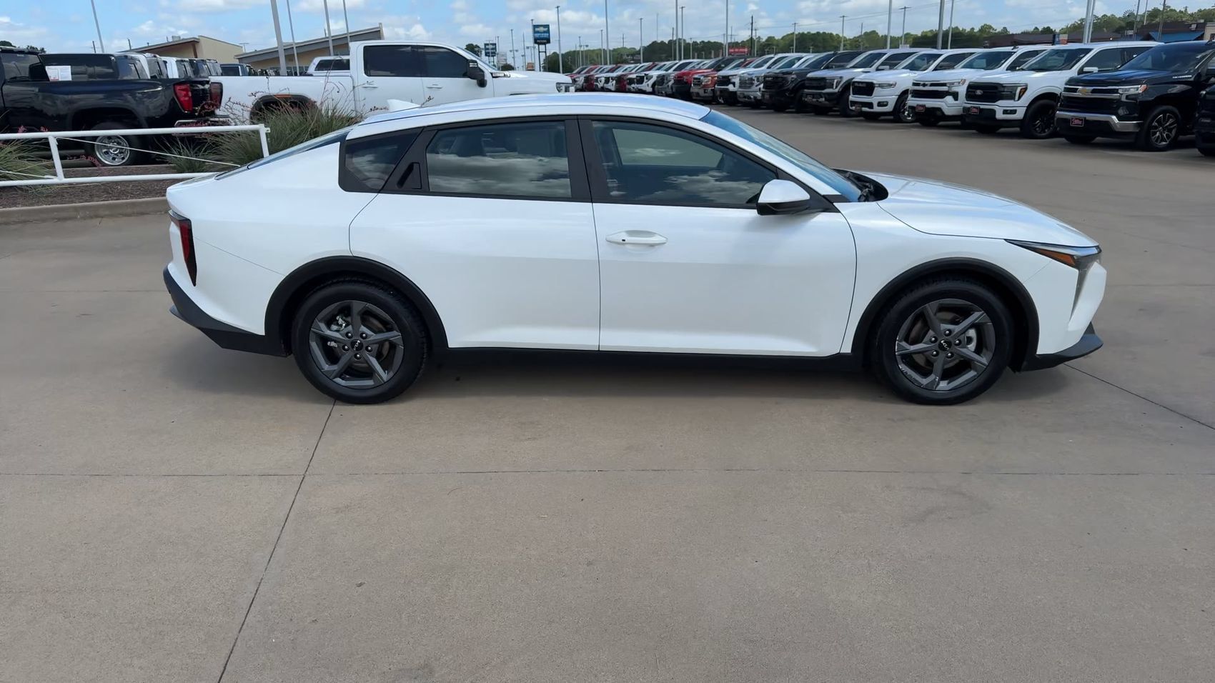 Used 2025 Kia K4 FWD image 2