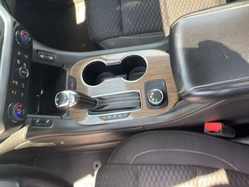 Used 2017 GMC Acadia SLE image 26