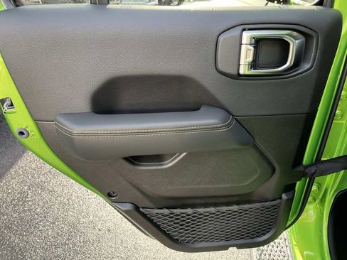 New 2025 Jeep Gladiator Sport image 17