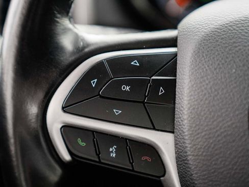 Used 2021 Jeep Grand Cherokee Laredo image 24