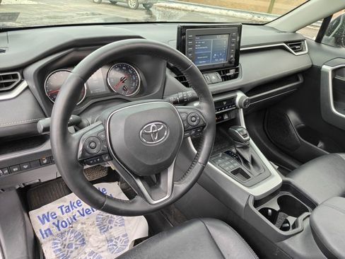 Used 2019 Toyota RAV4 XLE Premium image 12