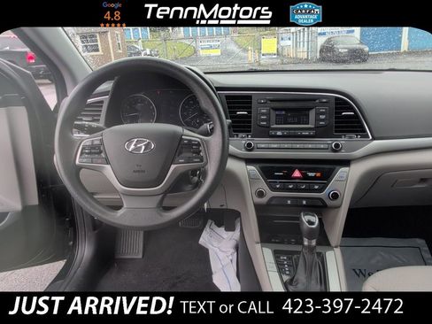 Used 2018 Hyundai Elantra SE FWD image 19