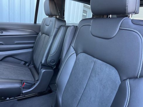 New 2025 Jeep Grand Cherokee L Altitude image 9
