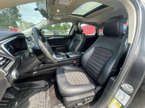 Used 2017 Ford Fusion SE w/ Equipment Group 601A FWD image 8