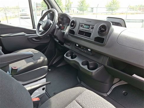 Used 2025 Mercedes-Benz Sprinter 2500 image 13