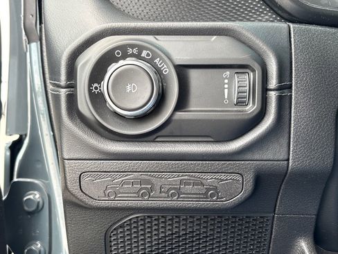 Used 2025 Jeep Wrangler Unlimited Rubicon AWD/4WD image 41