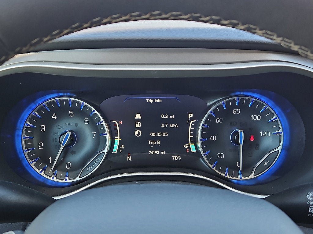 Used 2023 Chrysler Pacifica Touring-L FWD image 29