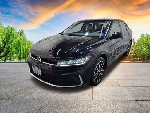 Certified 2025 Volkswagen Jetta SE image 8