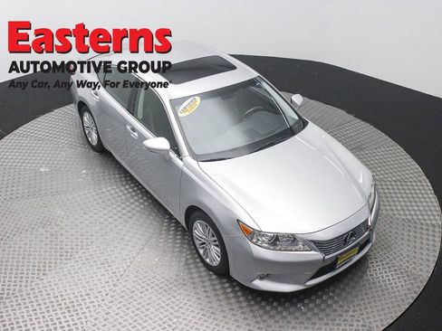 Used 2015 Lexus ES 350 w/ Luxury Package FWD image 3