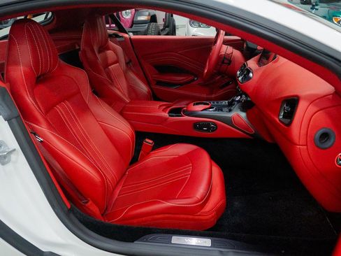 Used 2019 Aston Martin V8 Vantage Coupe image 28