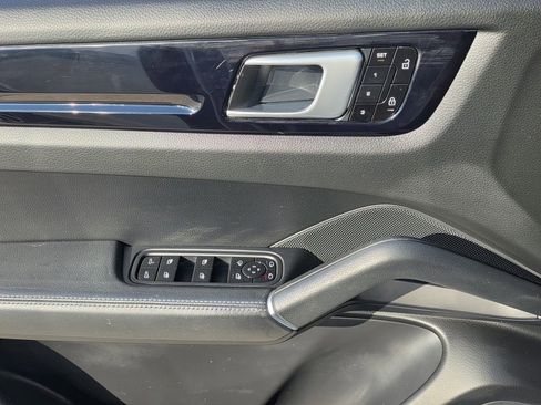 Used 2021 Porsche Cayenne Coupe image 25