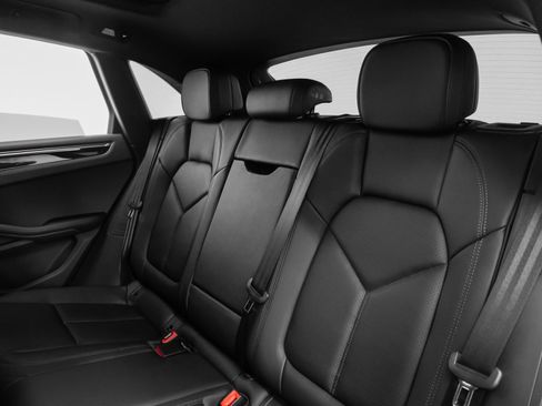 Used 2025 Porsche Macan image 38