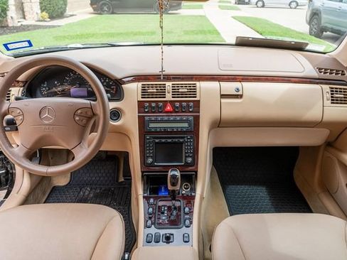 Used 2001 Mercedes-Benz E 320 4MATIC Sedan image 19