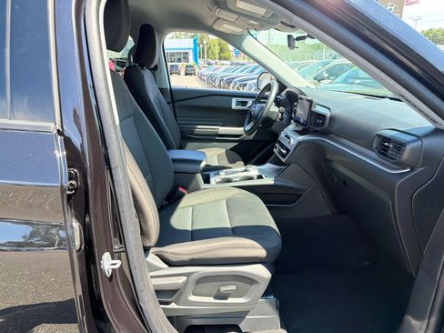 Used 2023 Ford Explorer XLT AWD/4WD image 21