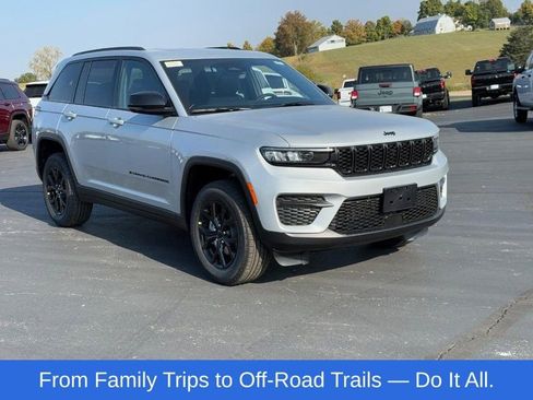 New 2025 Jeep Grand Cherokee Altitude image 2