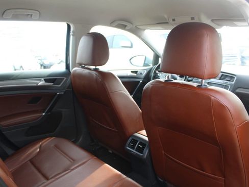 Used 2017 Volkswagen Golf Alltrack S image 12