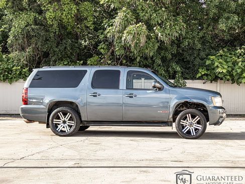 Used 2008 Chevrolet Suburban LT w/ LT Preferred Equipment Group AWD/4WD image 7