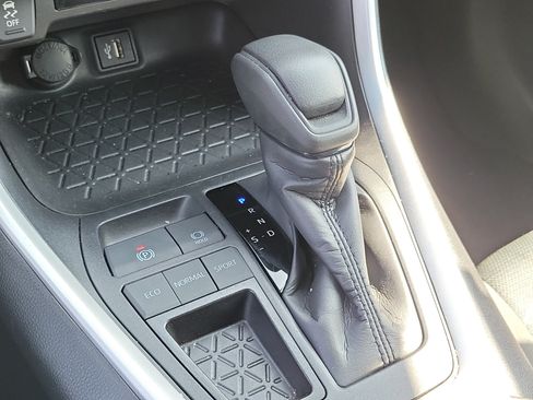 Certified 2025 Toyota RAV4 XLE FWD image 28
