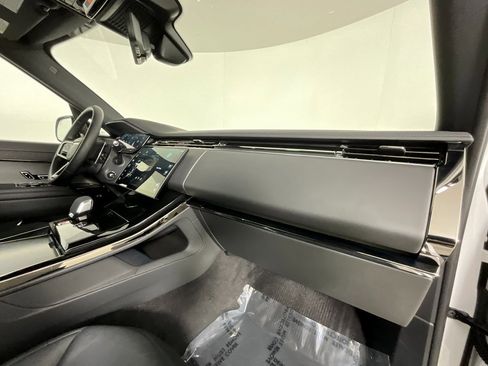 Used 2025 Land Rover Range Rover Sport Dynamic SE image 19