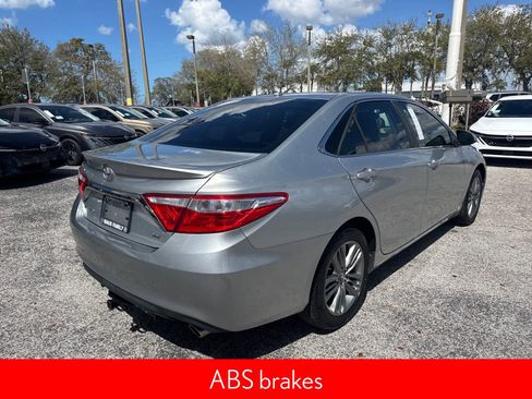 Used 2017 Toyota Camry SE w/ Moonroof Package image 6