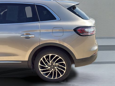 Used 2019 Lincoln Nautilus Reserve AWD/4WD image 17