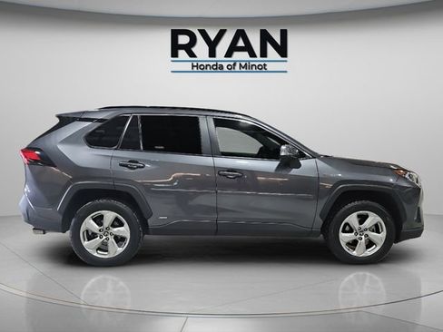 Used 2021 Toyota RAV4 XLE Premium image 11