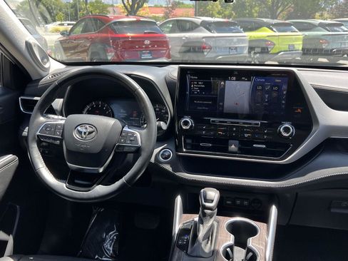 Used 2021 Toyota Highlander Platinum AWD/4WD image 24